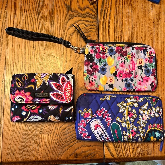Vera Bradley Handbags - 2 new Vera Bradley and 1 thirty-one wristlet